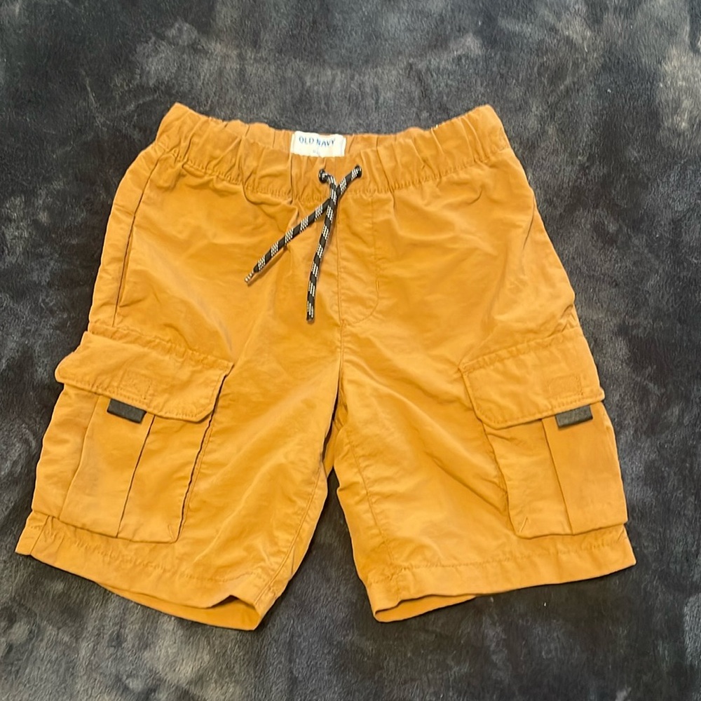 Brown quick dry boys cargo shorts. Never been worn, and ready for summer!